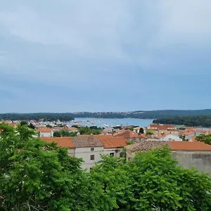 Laura Hotel